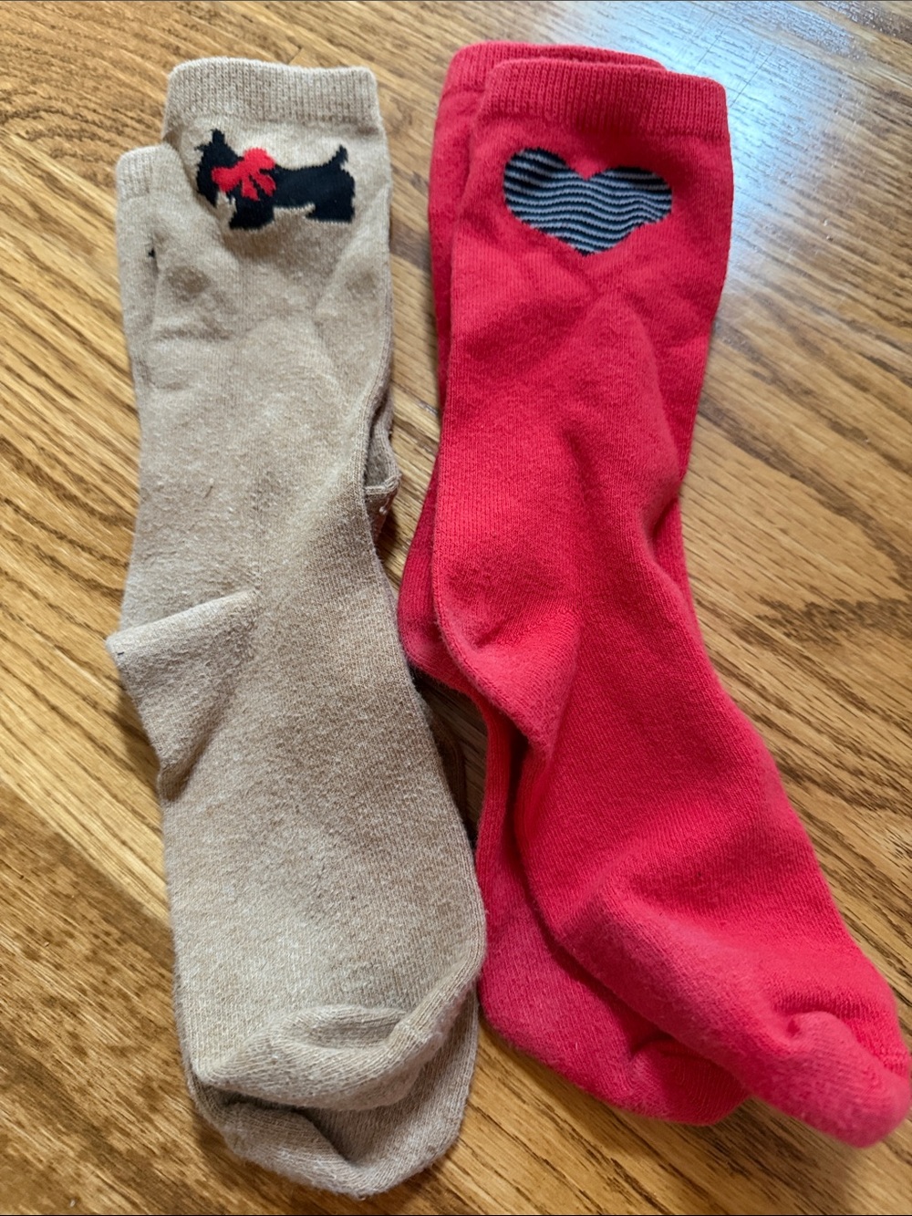 Women’s Red and Tan Novelty Socks - Heart & Scottie Dog Design. Like New.